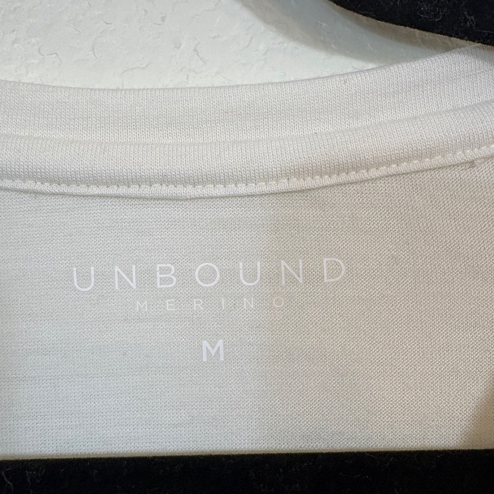 Unbound Merino Base Layer Top Women Medium White V-Neck Long Sleeve Gorpcore - Picture 2 of 5